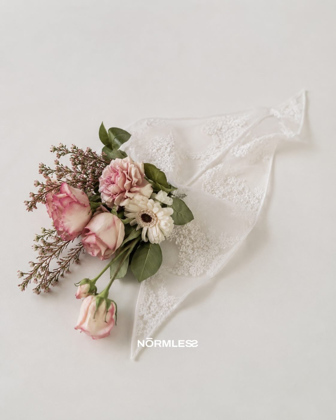 Aurelia Bandana White